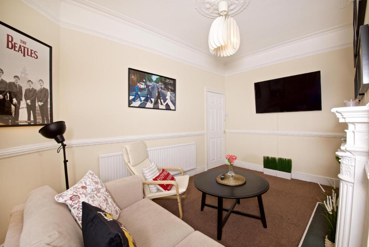 Liverpool City Stays - The Beatles Theme House - Penny Lane DD1 - Housity