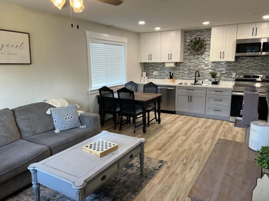 Heritage Suites 1998 #4- Peaceful 1 bedroom 1 bath Suite - Housity