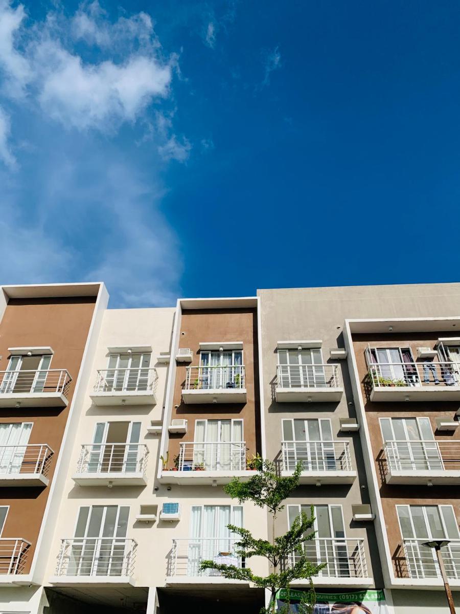 Cozy Condo w/ Balcony & Free Parking in South Cebu - Housity