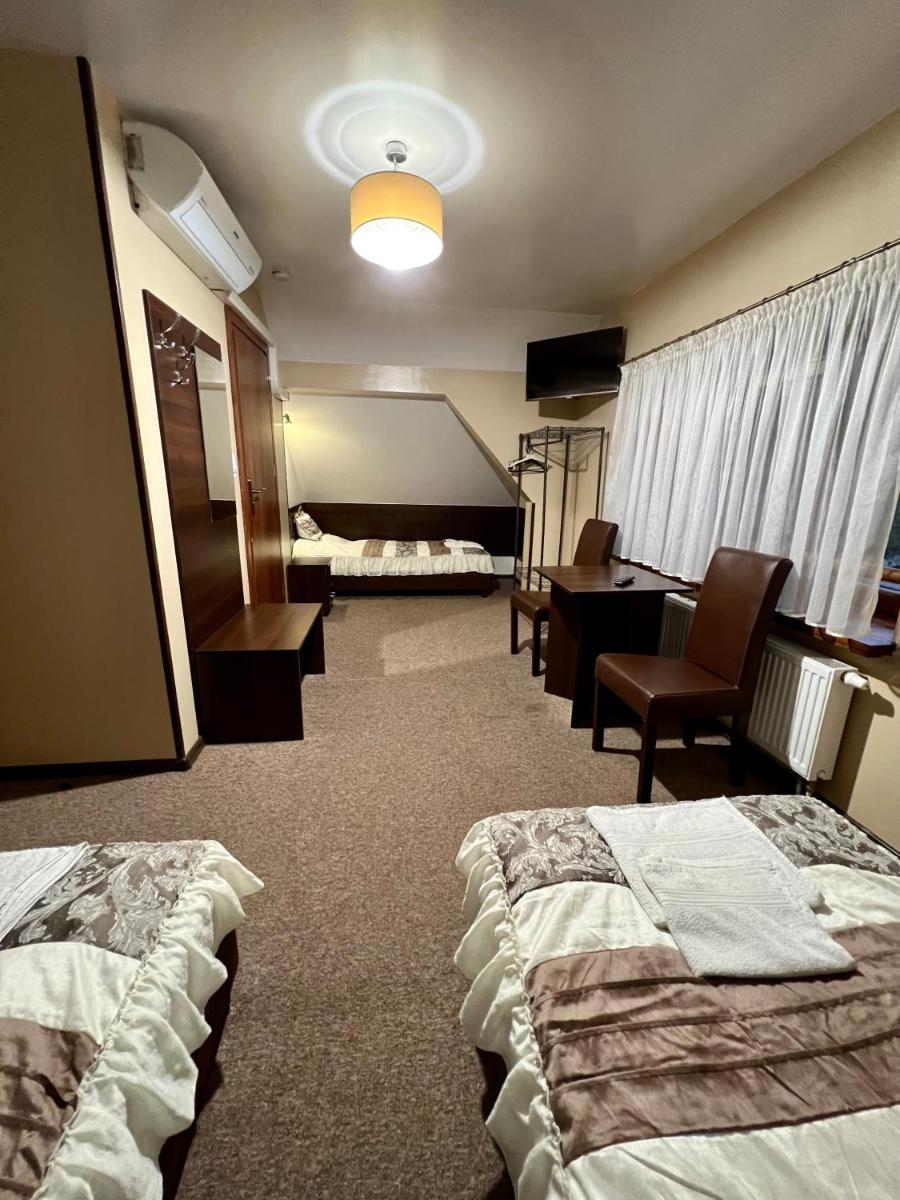 Apartamenty Ostrowiec - Pokoje Gościnne Centrum - Housity
