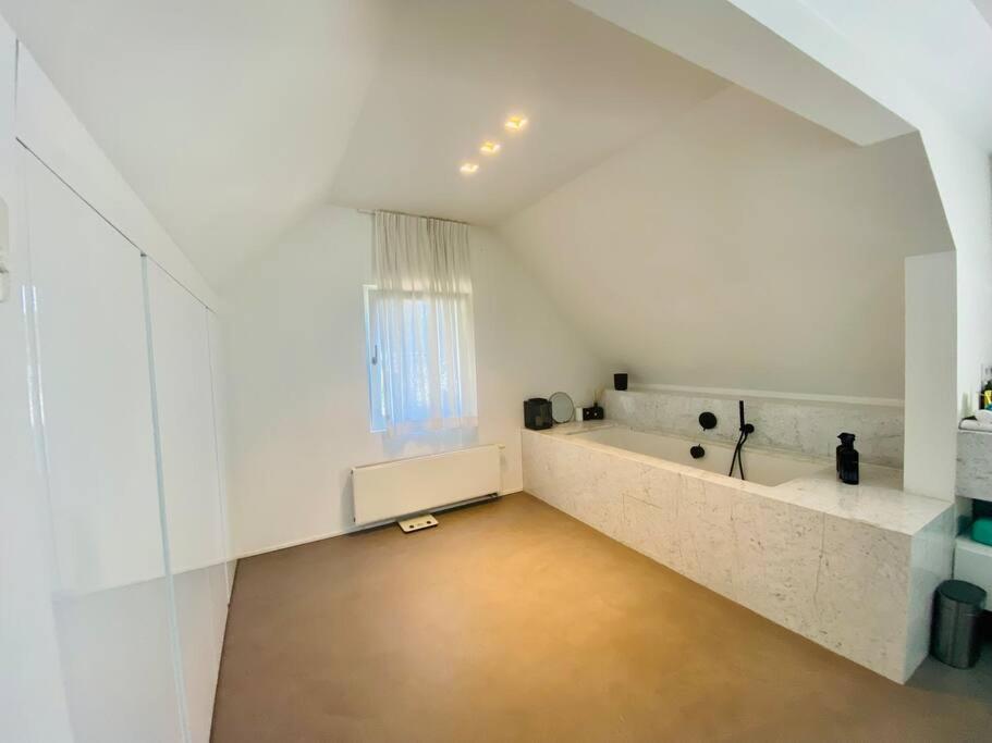 Magnifique Villa avec piscine et salle de sport - Housity