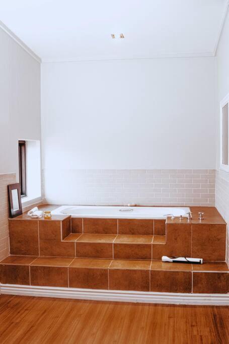 La Casa De Lior- Modern & Fully furnished Apartment with balcony - Housity