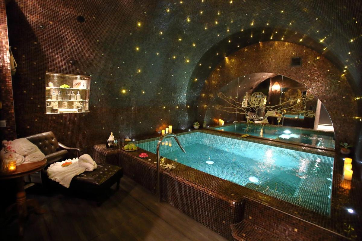 Piscine de l'établissement Hôtel Da Vinci & Spa ou située à proximité