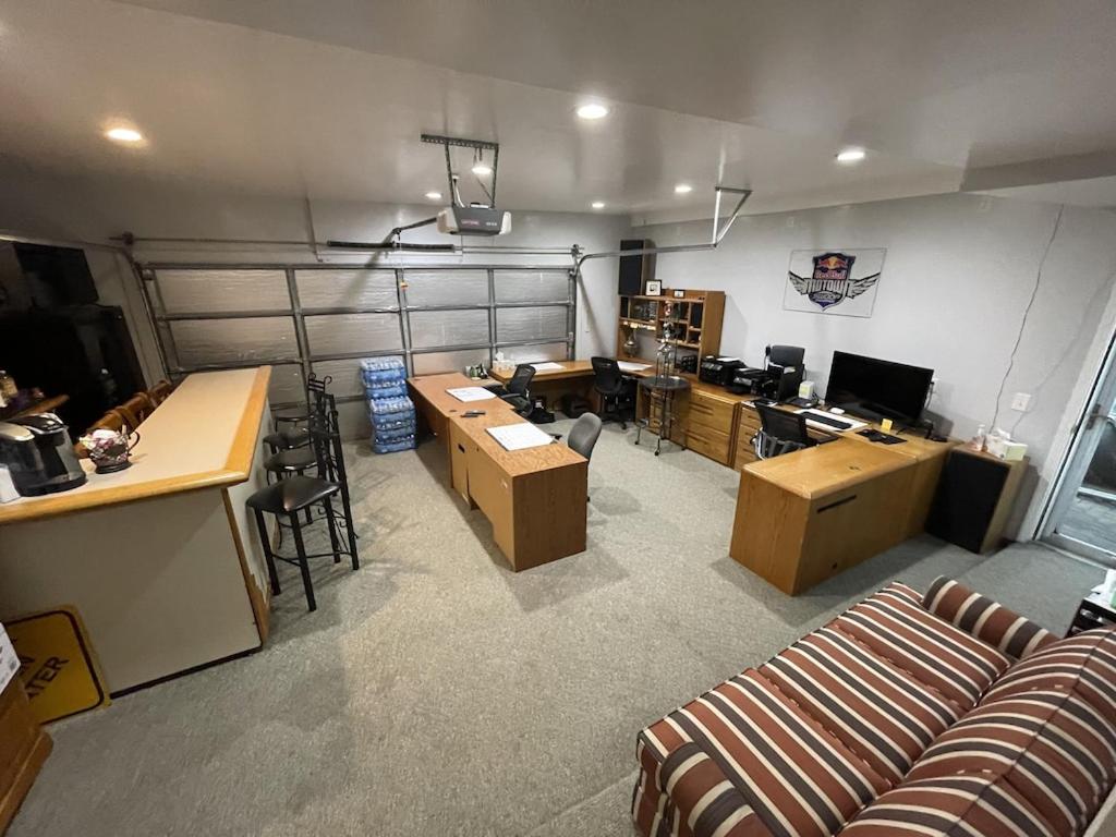 3 Bed, 2 Bath, House on Canal - Boat Well Included - Housity