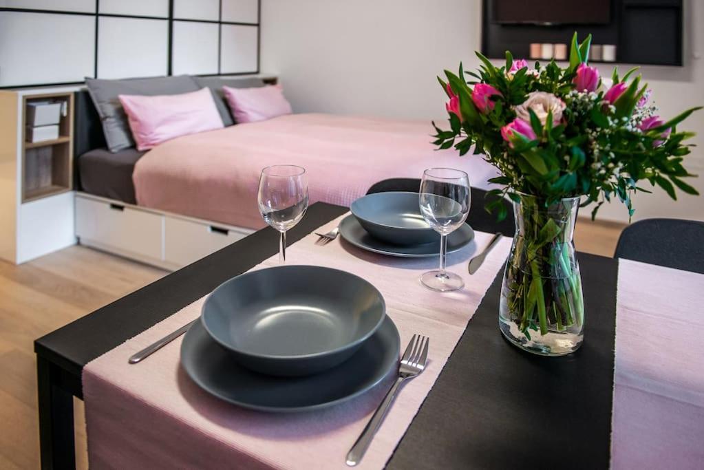 Sunny home with cute dragon in the center+parking - Housity