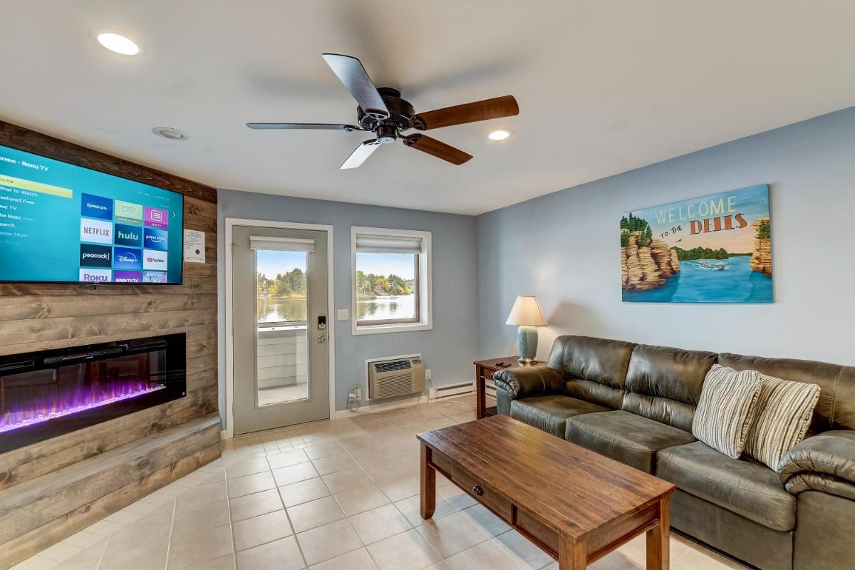 WFC Lakefront Views Family or Romance - Housity