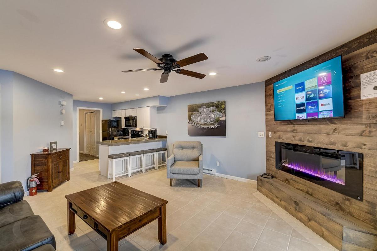 WFC Lakefront Views Family or Romance - Housity