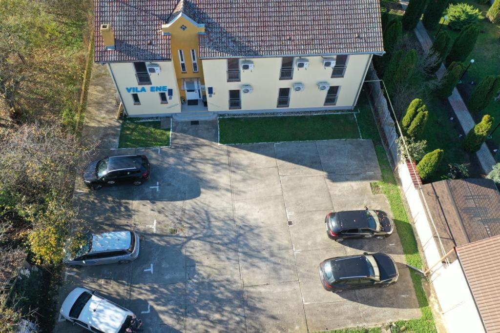 ViiLaEne - Housity
