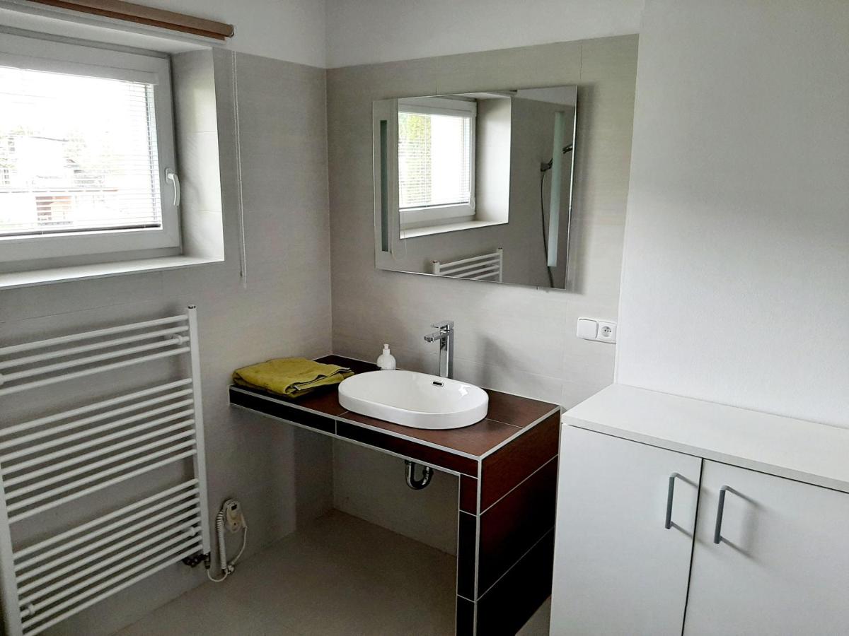 Apartmán v Dolní Lhotě - Housity