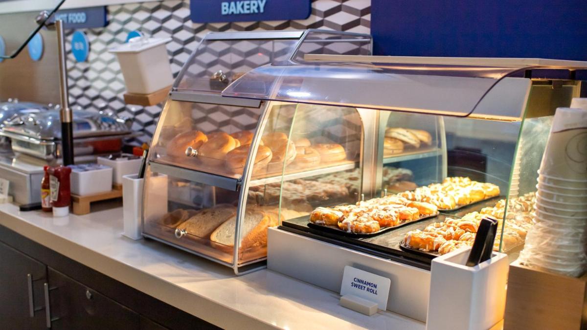 Holiday Inn Express Hickory - Hickory Mart by IHG - Housity