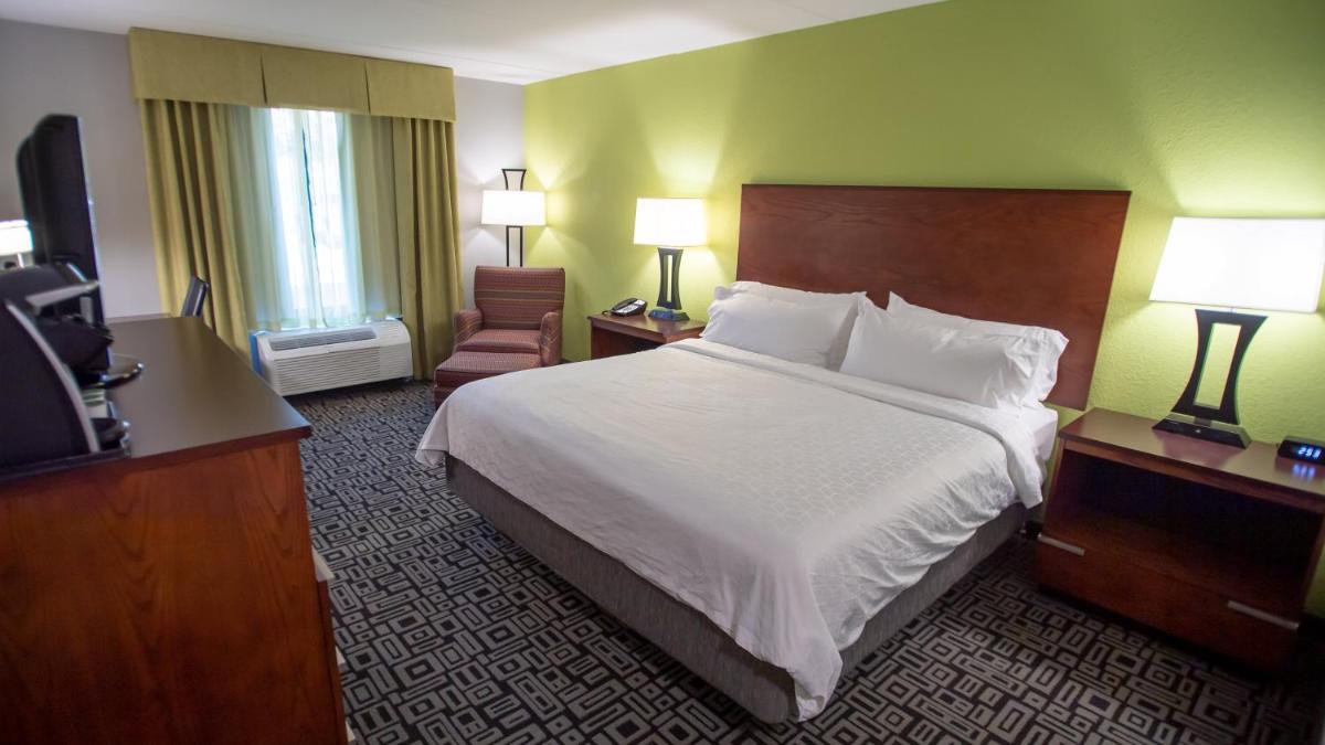 Holiday Inn Express Hickory - Hickory Mart by IHG - Housity