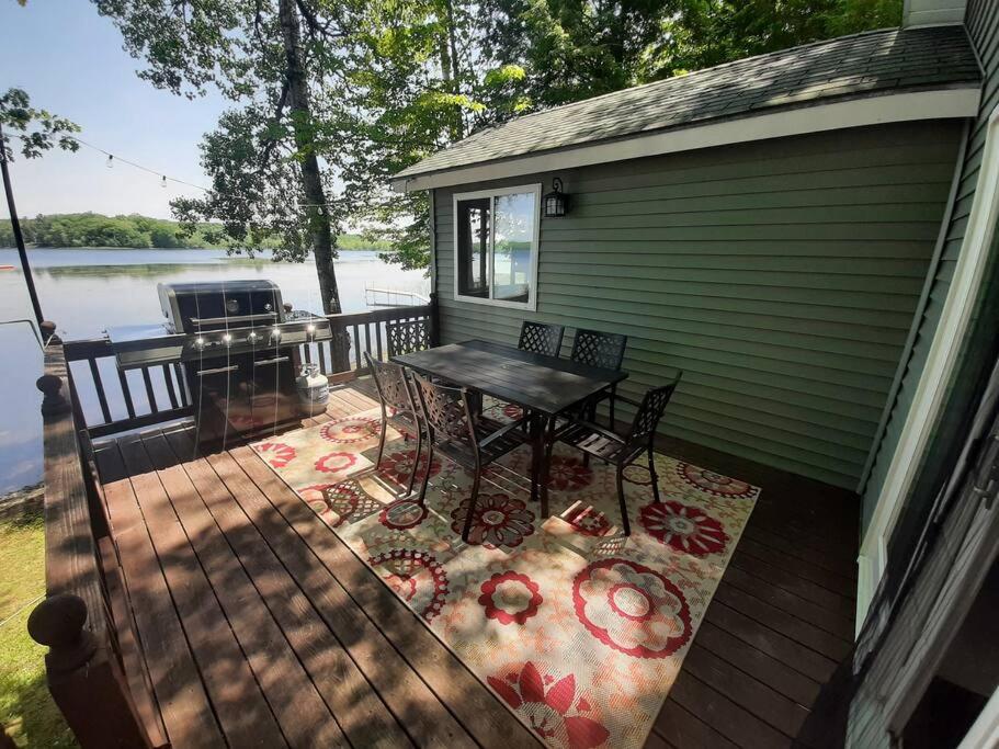 Sunrise Views Cabin with King Bed, Bar & Game Room - Housity