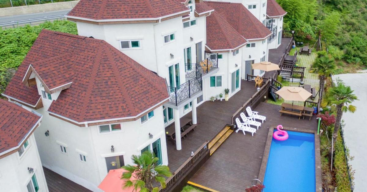 Geojerowa Pension - Housity