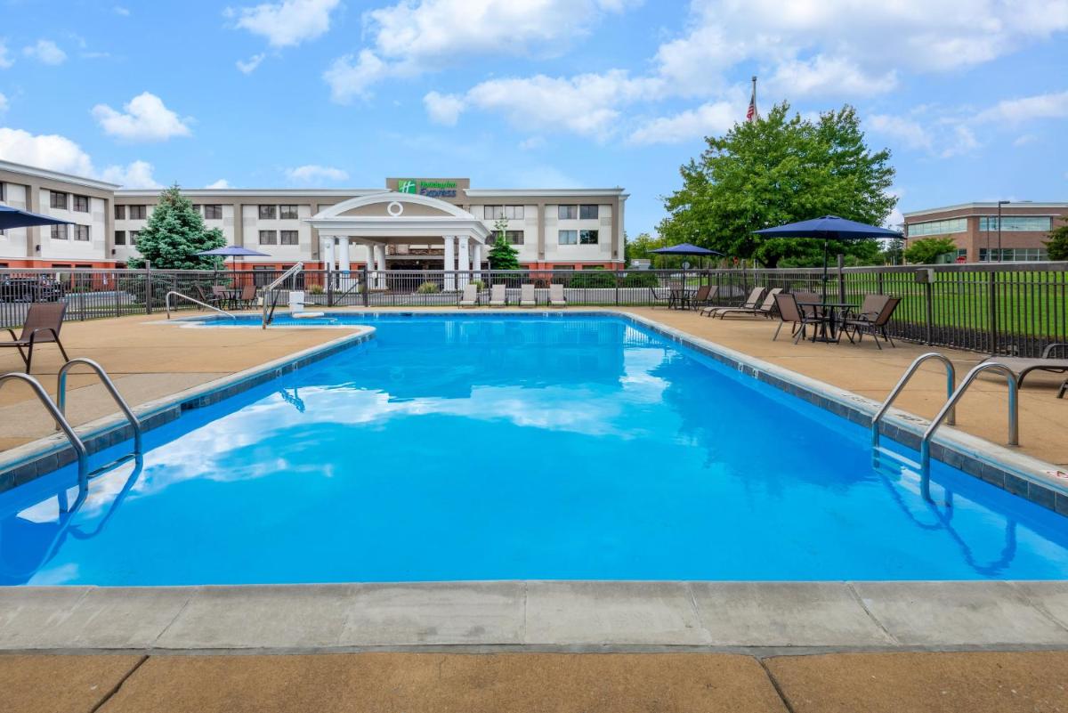 Holiday Inn Express Philadelphia NE-Bensalem, an IHG Hotel - Housity
