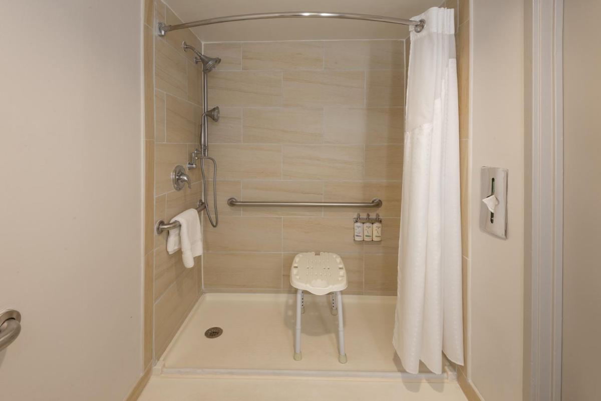 Holiday Inn Express Philadelphia NE-Bensalem, an IHG Hotel - Housity