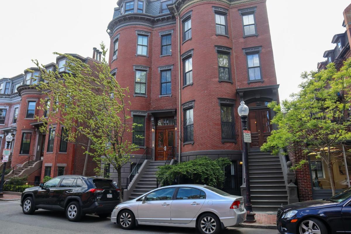 Good Hotels Boston - Housity