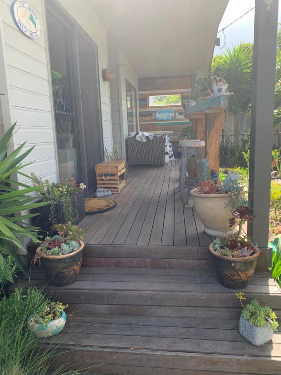 Turquoise Waters B &B -Private Guest suite with massage chair - Housity