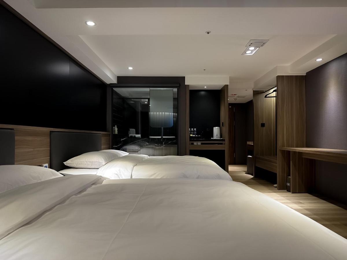 Autumn Willow Hotel - Housity