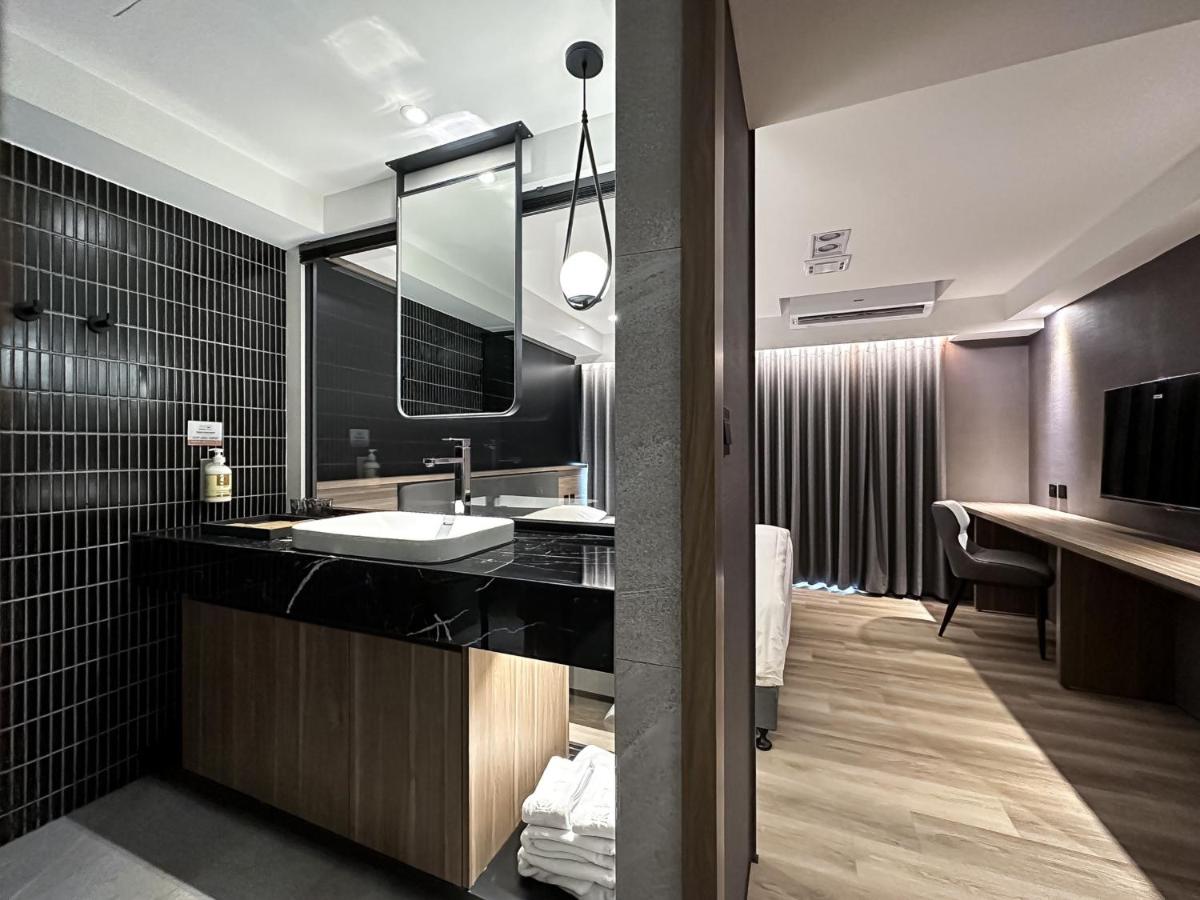 Autumn Willow Hotel - Housity