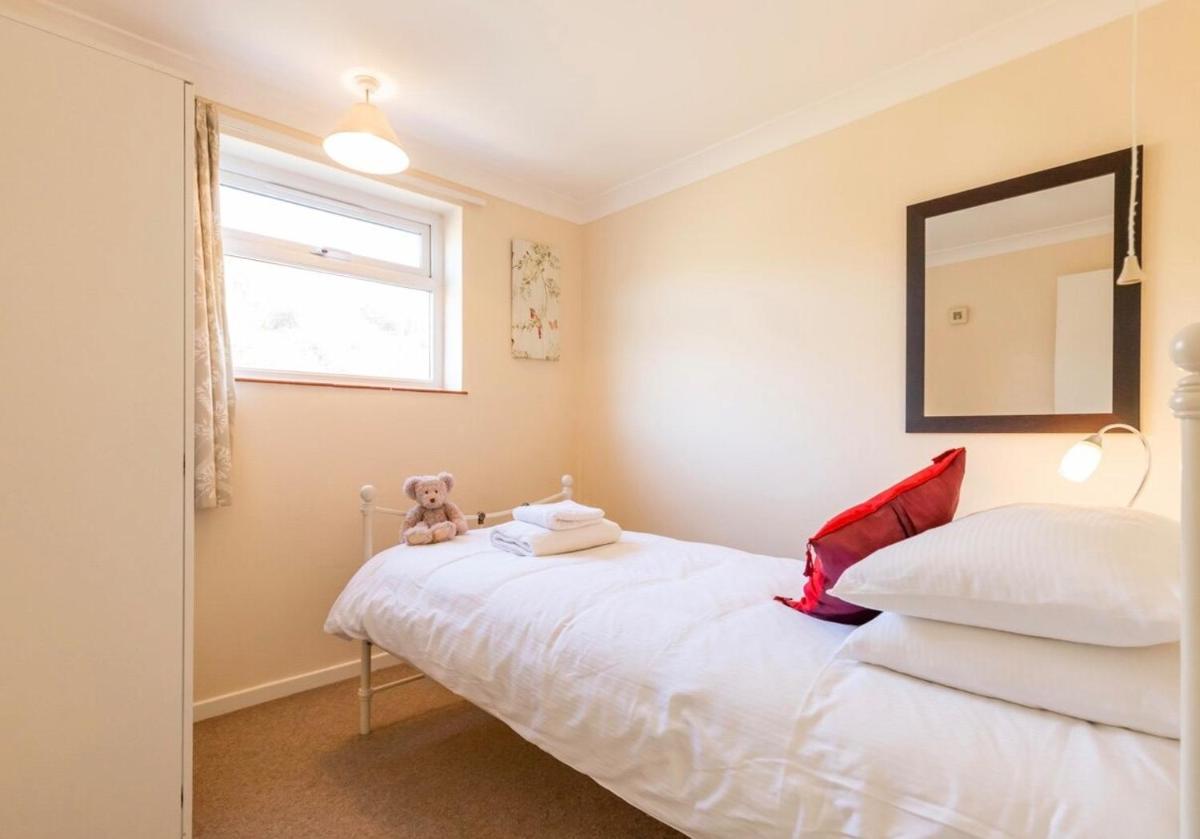 The Crest Beachside Holiday Cottage, Eccles on Sea, Norfolk - Housity