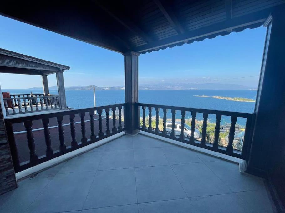 Summer House with Panoramic View and Its Own Beach - Housity