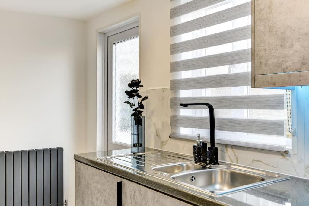 Beauty Close to Coast, Stunning interior, By Air Premier - Housity
