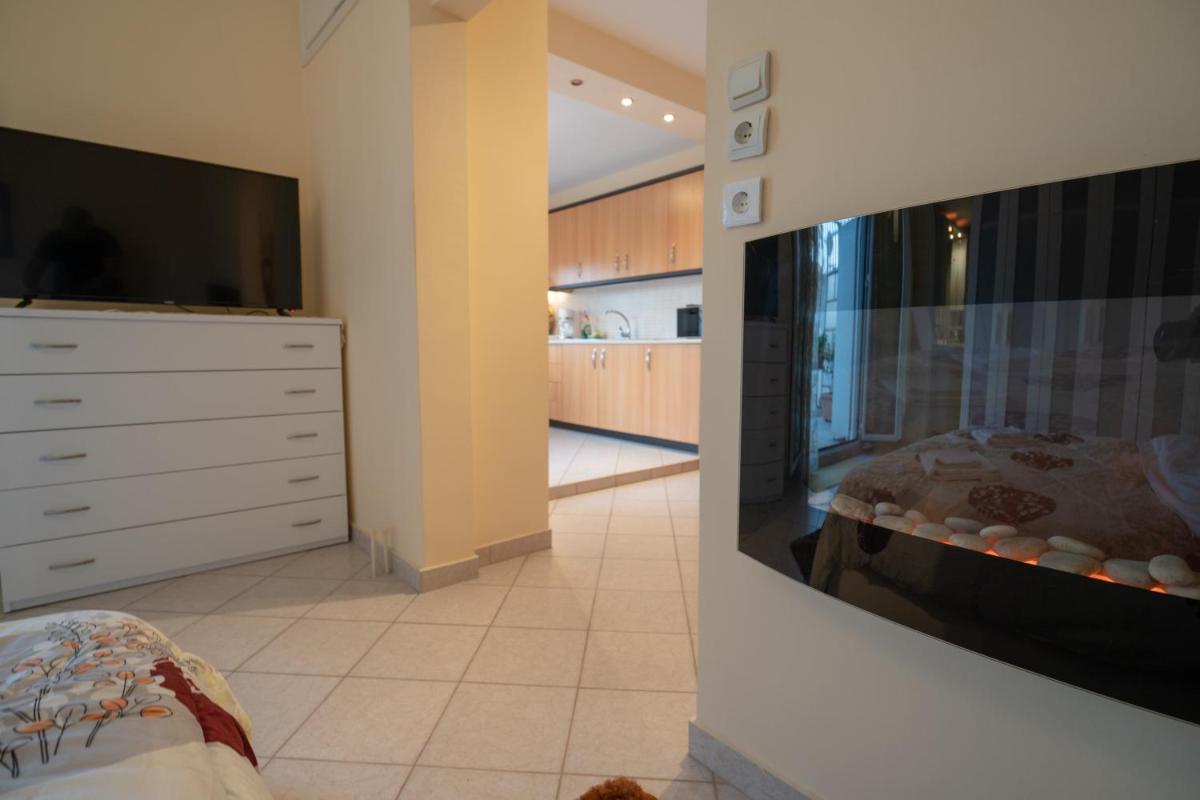 Suitetrails - Attica train station 1 bedroom 4 pers apartment