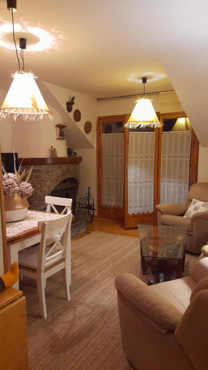 Apartamento dúplex acogedor con piscina en Rialp - Housity