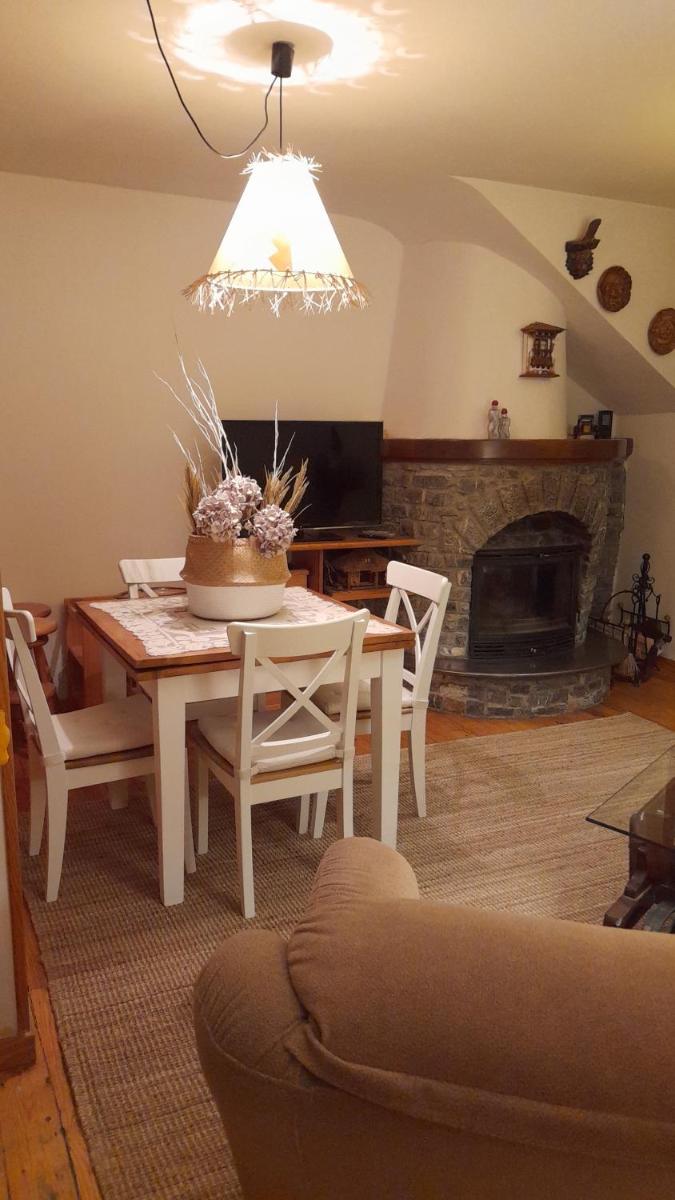 Apartamento dúplex acogedor con piscina en Rialp - Housity