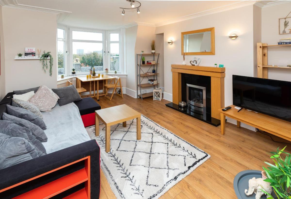 Modern Aberdeen City apartment free parking - Housity