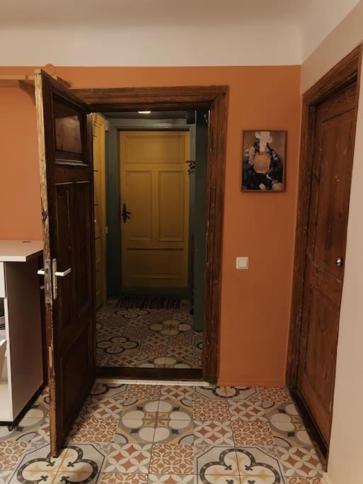 Koka mājiņa ar dārzu blakus Lielupei - Housity