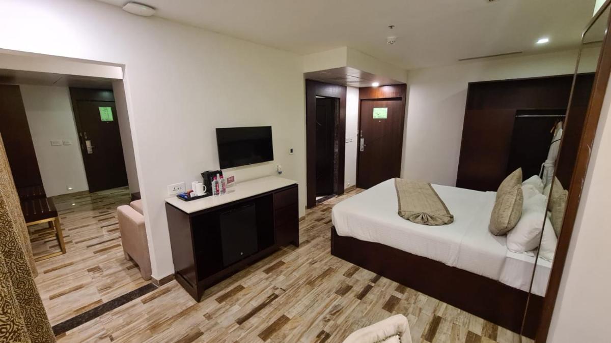 Regenta Inn Ranip Ahmedabad - Hizvo
