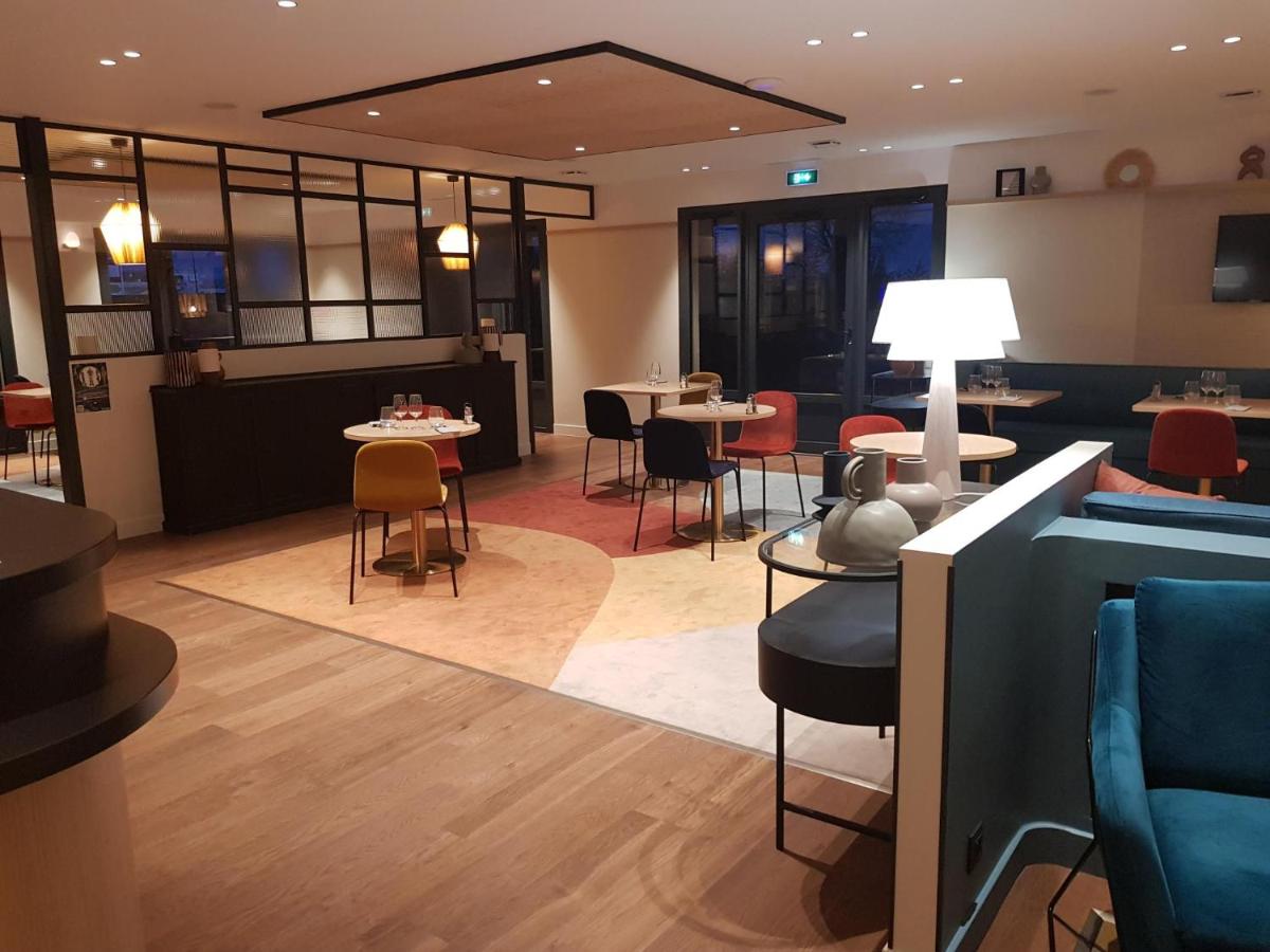 Coin salon dans l'établissement Kyriad Carcassonne - Aéroport