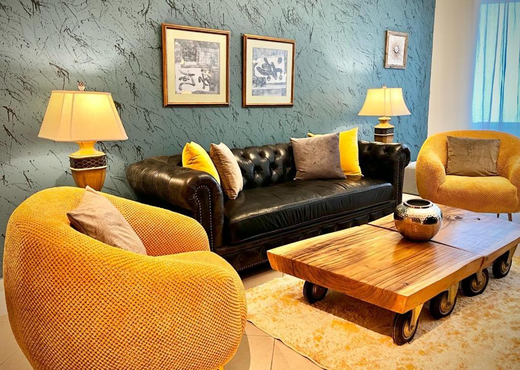 Cozy 2 Bedroom Apartment Dubai - Housity