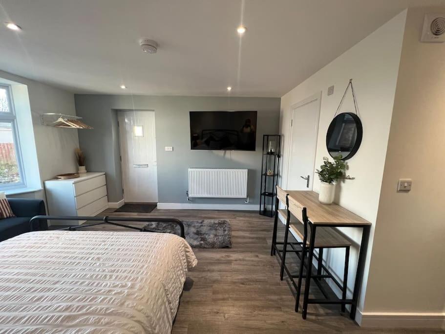 Abbotsbury 1 bed studio opposite UWE free parking - Housity