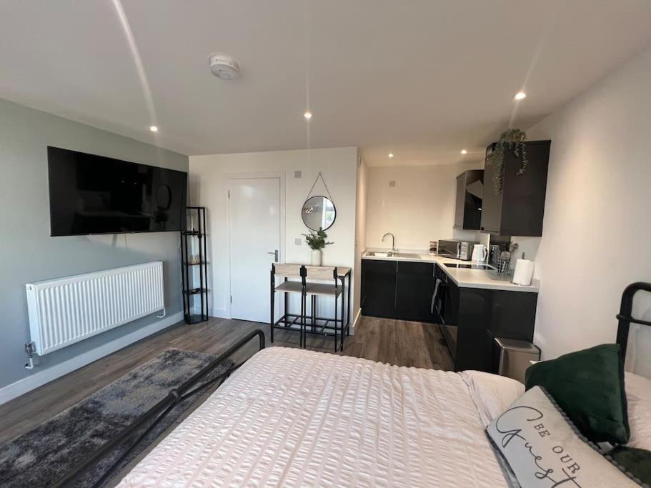 Abbotsbury 1 bed studio opposite UWE free parking - Housity