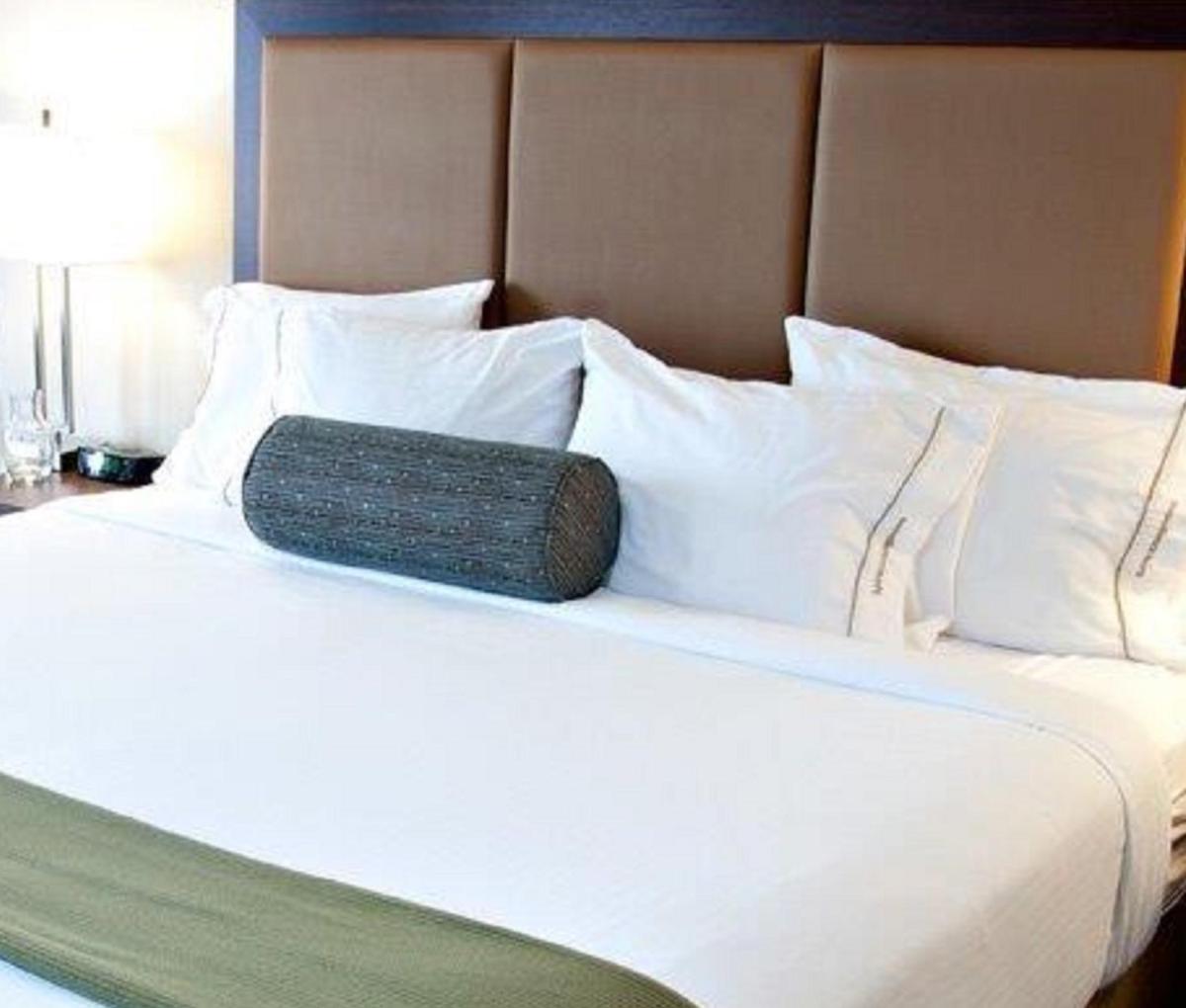 Holiday Inn Express Pembroke, an IHG Hotel - Housity