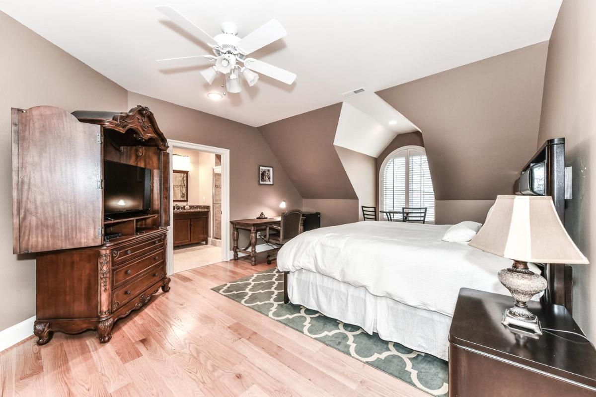The Manor at Courtland Farm - Housity