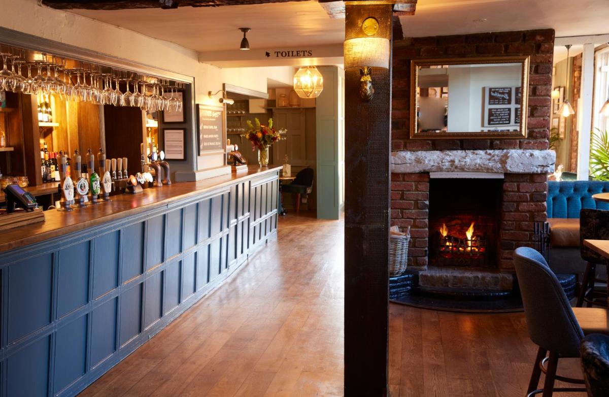 Feathers by Chef & Brewer Collection - Housity