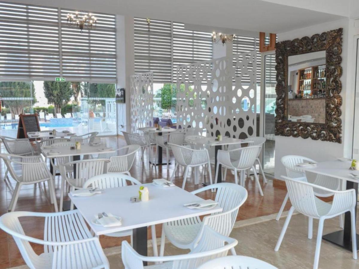 Lovely vacation studio for up to four with balcony All yours - Housity