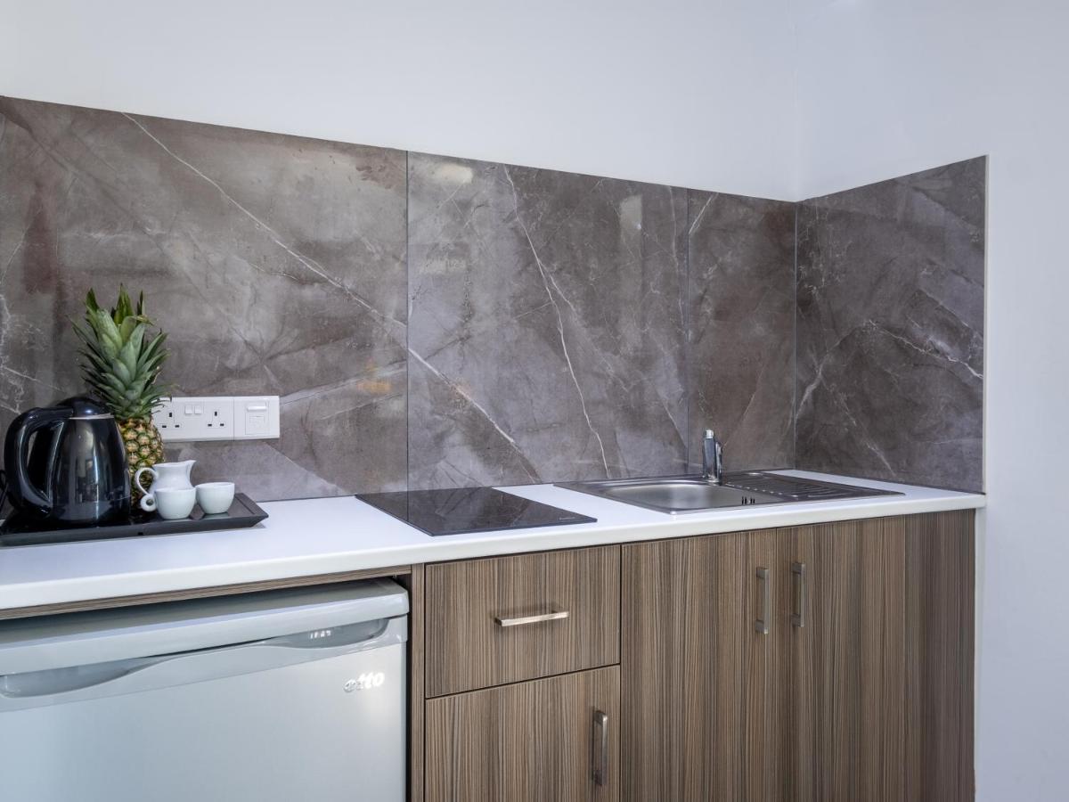 Lovely vacation studio for up to four with balcony All yours - Housity