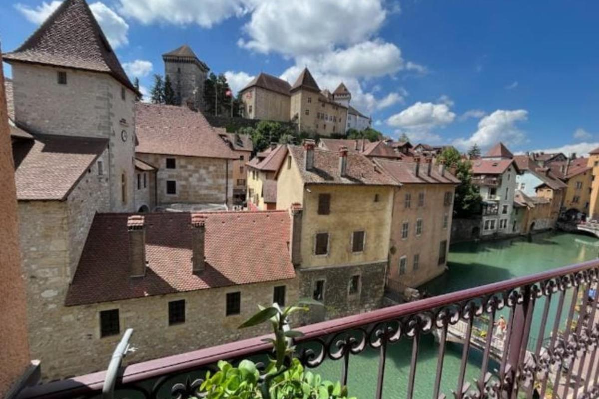 Studio Suite Annecy - Vue sur le château climatisation - Housity