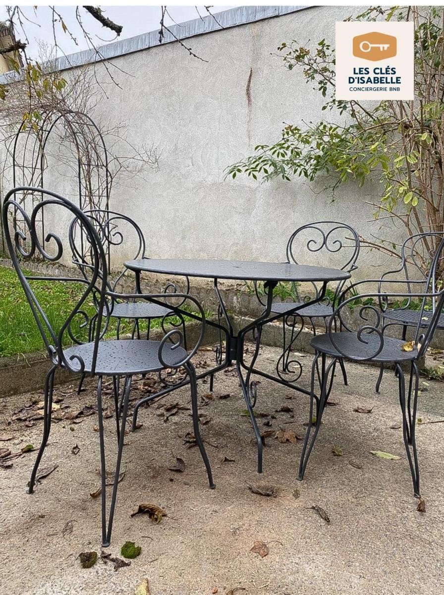 Maison Suzanne, Lumineuse avec Jardin - Housity