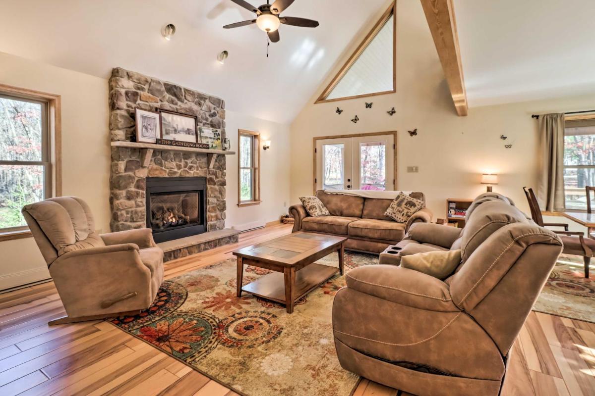 Hike, Fish and Unwind Albrightsville Cabin! - Housity