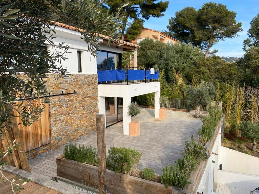 Magnifique villa avec piscine, vue mer - Housity