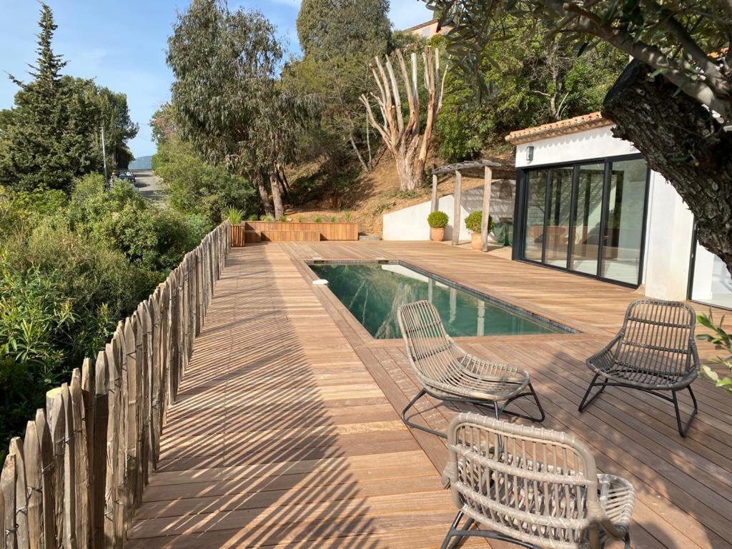 Magnifique villa avec piscine, vue mer - Housity
