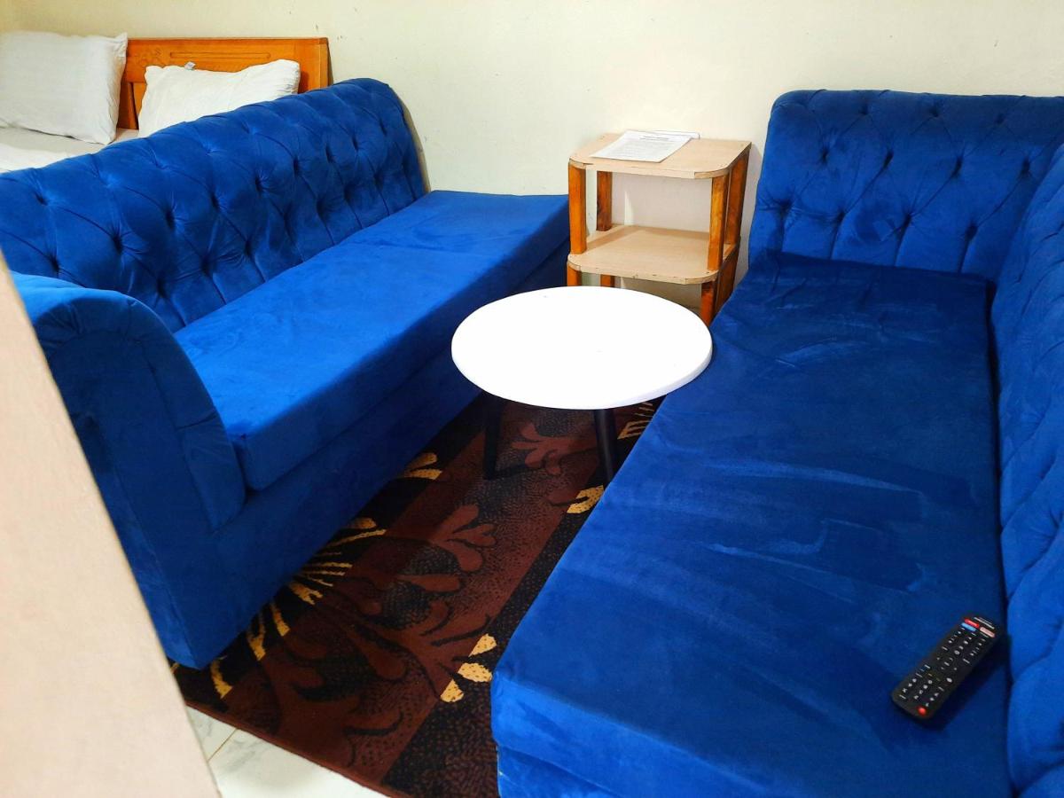 Lola's Nest along the Highway - Free Parking, Wifi, Netflix & Rooftop views - Housity