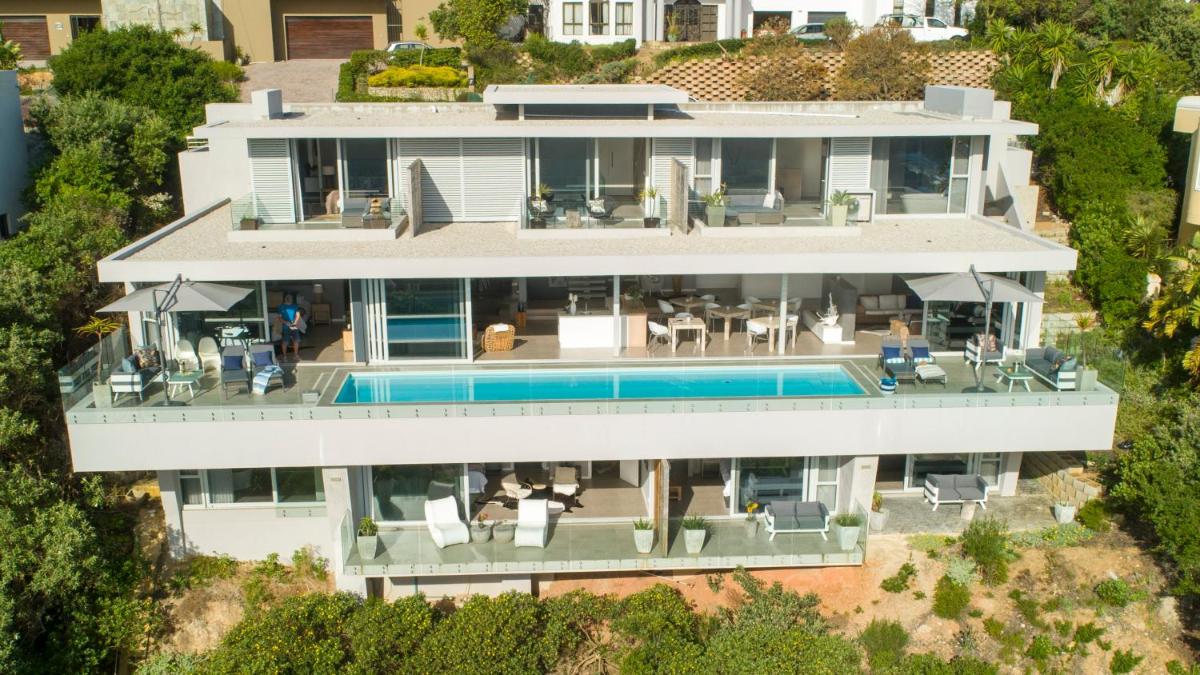 Crown on the Heads - Housity