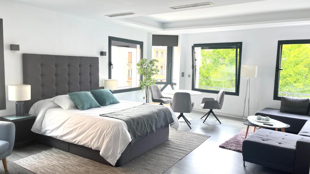 Plasencia Plaza Mayor Luxury - Housity