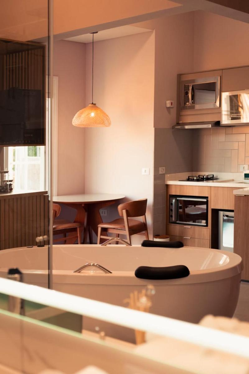 1 Esquina Brotense Hospedagem de charme com hidromassagem - Housity